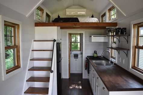 20-Foot Farmhouse-Style Tiny House Farmhouse Tiny House, Country Getaway, Getaway House, Tiny House Company, Tiny House Swoon, Tiny Houses For Rent, Tiny House Layout, House Details, Tiny House Listings