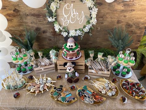 Mickey Safari Dessert Table, Safari Treat Table, Safari Dessert Table, Mickey Mouse Bedroom, Mickey Mouse Birthday Theme, Baby Surprise, Mickey Mouse First Birthday, Treat Table, Mickey Cakes