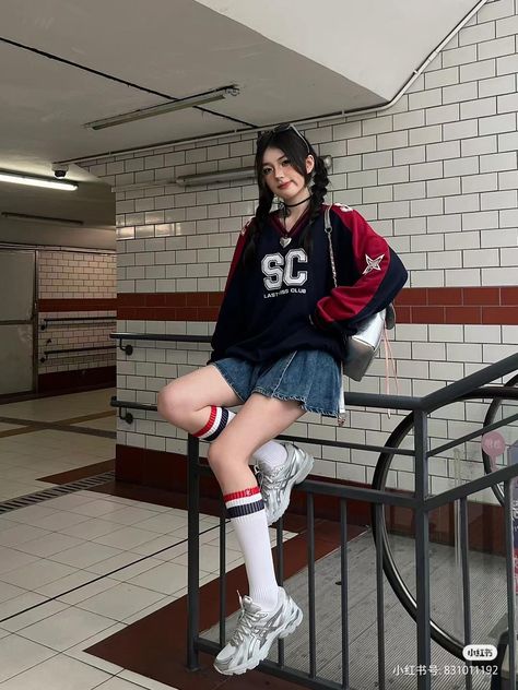 Jersey Outfit, Sporty Outfits, Stage Outfits, Korean Outfits, Casual Style Outfits, Teen Fashion Outfits, Outfits Casuales, Outfits Aesthetic, Cute Casual Outfits