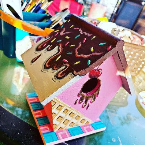 Cute Bird Houses Paint, Easy Bird House Painting Ideas, Birdhouse Designs Paint, Bird Houses Diy Painted, Bird House Painting Ideas Simple, Cute Bird House Painting Ideas, Birdhouse Painting Ideas Easy, Painting Birdhouses Ideas Simple, Hobby Lobby Crafts Diy