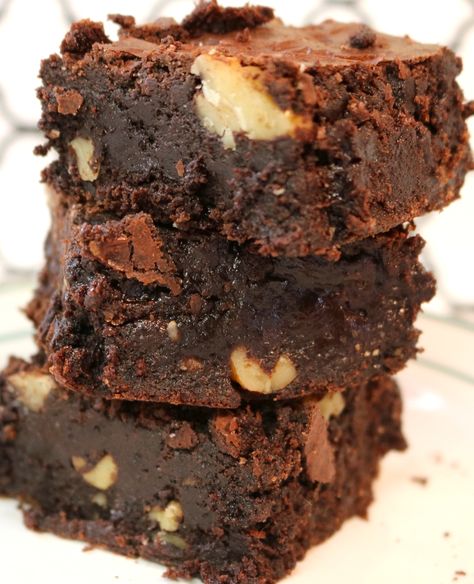 fudgymintwalnutbrownies3CU Homemade Fudge Brownies, Walnut Brownie Recipe, Fudgy Chocolate Brownies, Dark Chocolate Brownie, Fudgy Brownie Recipe, Best Brownie Recipe, Dark Chocolate Fudge, Easy Chocolate Desserts, Chocolate Fudge Brownies