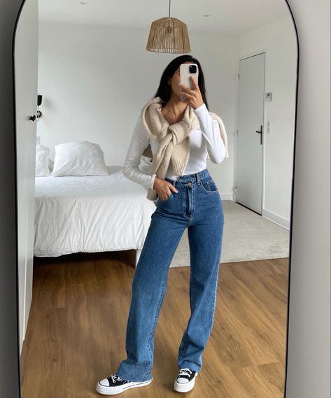 White Tee And Jeans Outfit Aesthetic, Weekday Outfits Casual, Outfits With Dark Denim Jeans, Blue Jeans Top Outfit, Minimal Jeans Outfit, White Shirt And Jeans Outfit Winter, White Long Sleeve Outfit Ideas, Straight Long Jeans Outfit, Relaxed Jeans Outfit Fall