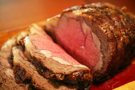 Prime Rib Recipe | SimplyRecipes.com Wagyu Beef Recipe, Beef Roast Recipe, Cooking Prime Rib Roast, Mini Beef Wellington, Mojito Recept, Cooking Prime Rib, Beef Wellington Recipe, Rib Recipe, Ground Beef Pasta