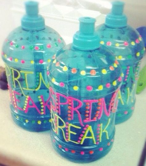 Water Bottles Diy, Spring Break Party, Water Bottle Crafts, Bottles Diy, Water Jugs, Broken Bottle, Flip Or Flop, Cha Bar, Spring Break Trips