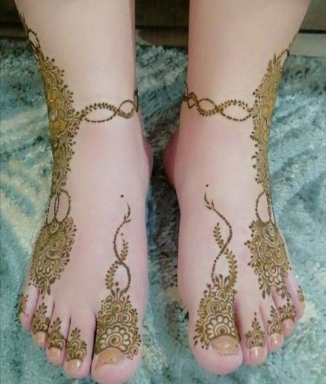 simple mehndi design Feet Henna, Foot Henna, Leg Mehndi, Moroccan Dress, Henna Designs Hand, Body Tattoos, Henna Tattoo, Henna Designs, Mehndi Designs