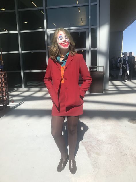 female joker cosplay joaquin phoenix 2019 Joker 2019 Costume, Joaquin Phoenix Joker Costume Female, Joker Outfit Female Diy, Joker Cosplay Female, Joker Costume Diy, Female Joker Cosplay, Female Joker Costume, Joker Suit, Joaquin Phoenix Joker