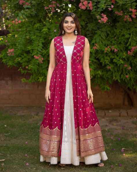 Kurti Outfit, Pink Shrug, Printed Beach Dresses, Long Gown Design, Lehenga Designs Simple, Anarkali Dress Pattern, Party Wear Gown, Long Kurti Designs, Style Guru