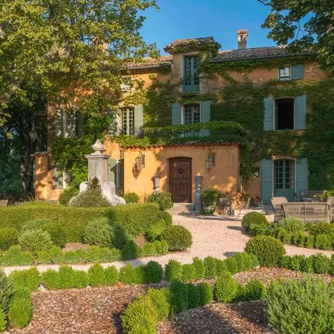 Bohemian Provencal Garden | Domaine de la Baume, South of France | House & Garden South Of France House, French Country Estate, Provence Garden, Italy House, Houses In France, European Home Decor, Most Beautiful Gardens, Provence France, Country Estate