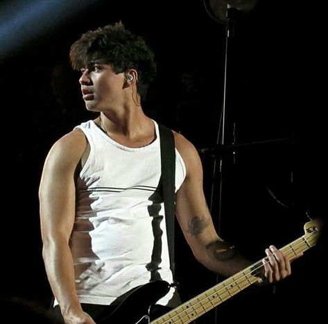 Calum 5sos, Jet Black Heart, 5sos Wallpaper, Thomas Hood, 5sos Pictures, Calum Thomas Hood, Story Post, Five Seconds Of Summer, New Story