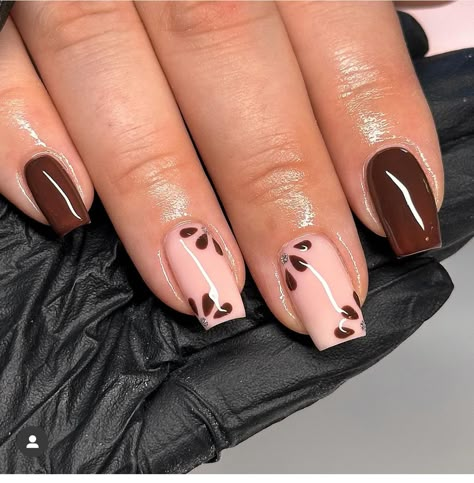 November Square Nails, Fall Short Square Nails Ideas Autumn, Work Nail Designs, Brown Short Nails, Fall Short Square Nails, Short Square Nail Ideas, Brown Manicure, Chocolate Brown Nails, Square Nail Ideas