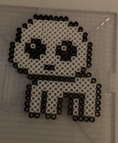 Tbh Creature Perler Beads, Tbh Creature Pixel Art, Spooky Month Perler Beads, Medium Perler Bead Patterns, Tbhk Perler Beads, Heartstopper Perler Beads, Black And White Perler Bead Patterns, Scene Perler Bead Patterns, Funny Perler Beads