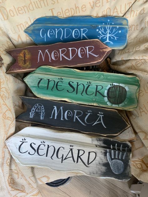 Lord Of The Rings Sign Post, The Hobbit Decorations, Lord Of The Ring Party Decorations, Lotr Craft Ideas, Tolkien Wedding Decor, Trunk Or Treat Lord Of The Rings, Lord Of The Rings Themed Classroom, Lotr Diy Decor, Hobbit Halloween Decorations