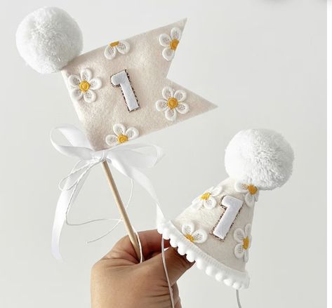 Diy Birthday Hat For Baby, Birthday Sewing Projects, First Birthday Diy Decorations, Birthday Hat Diy, Diy Birthday Hat, First Birthday Crafts, Baby Birthday Hat, Baby Birthday Crown, Daisy Hat