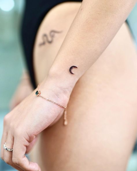 Crescent Moon Tattoo Color, Moon Tattoo Placement For Women, Crescent Moon Tattoos For Women, Moon Micro Tattoo, Waxing Crescent Tattoo, Fine Line Crescent Moon Tattoo, Moon Crescent Tattoo, Circular Tattoo Placement, Small Moon Phase Tattoo