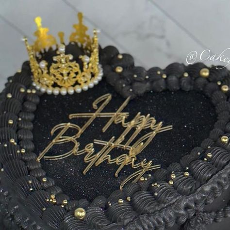 CAKEY CREATIONS LLC ©️ on Instagram: "Such a beauty. So here’s a still post 🖤✨✨ • • • Acrylic @cakeycreationsshop ✨ • #CakeyCreations #bronxbaker #cakes #cakesofig #vintageheartcake #vintagecake #bakersgonnabake #vintageheart #blackbuttercream #ilovebaking #bakersofig #bakersgonnabake #ilovebaking #smallbusiness #inspiredcakes #customcakes #fypシ #fyp #foryoupage #mompreneur #swissmerenguebuttercream #cakesforwomen #cakesforalloccasions" Black And Gold Heart Cake, Gold Heart Cake, Golden Birthday Cakes, Birthday 17, Party Sleepover, Unique Birthday Cakes, Birthday Cake Pictures, Bakers Gonna Bake, Crown Birthday