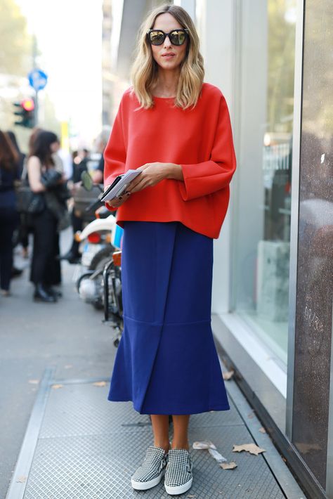 street style: Milan Fashion Week Spring 2015... Mfw Street Style, Sneakers Looks, Looks Street Style, Sport Chic, Fashion Weeks, Street Style Inspiration, 가을 패션, Fashion Week Street Style, Blue Skirt