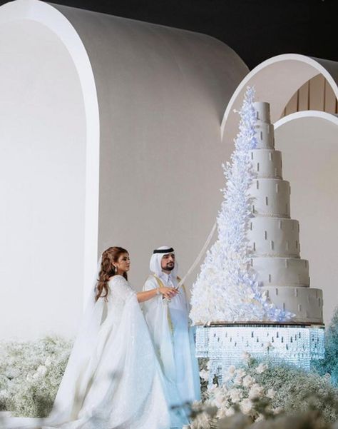 Dubai royal wedding: Sheikh Mohammed’s daughter Sheikha Mahra shares new photos from fairytale union - News | Khaleej Times Royal Wedding Cakes, Moza Bint Nasser, Sheikha Mahra, Princess Story, Royal Wedding Gowns, Simple Veil, Royal Marriage, Prince Fazza, Royal Family Pictures