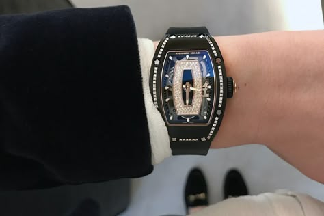 Black Richard Mille, Richard Millie Aesthetic, Richard Mille Women, Black Watch Women's, Lux Watches, Watches Women Black, Richard Mille Watches, Rolex Watches Women, Bvlgari Jewelry