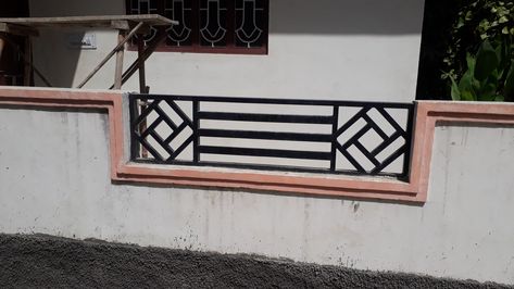 Railing Design Balcony Modern, Balcony Grill Ideas, Wall Grill Design, Railing Design Balcony, Balcony Modern, Steel Grill Design, Latest Door Designs, Design Balcony, Balustrade Design