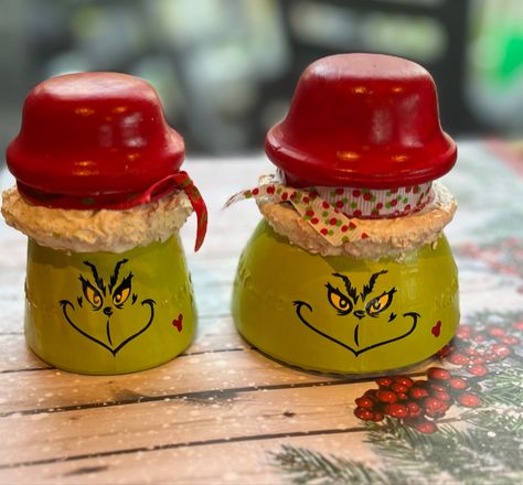 Glass Conductors Ideas, Painted Glass Insulators, Christmas Insulators, Insulator Snowman, Insulator Decor, Glass Insulator Ideas, Painted Insulators, Insulators Repurposed, Insulator Crafts