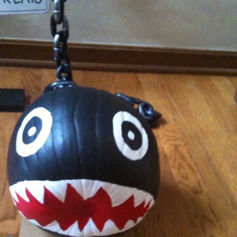 Chain Chomp pumpkin Super Mario Bros Pumpkin, Painted Punkins, Mario Halloween, Chain Chomp, Creative Pumpkin Painting, Pum Pum, Painting Pumpkin, Mario Stuff, Painting Halloween