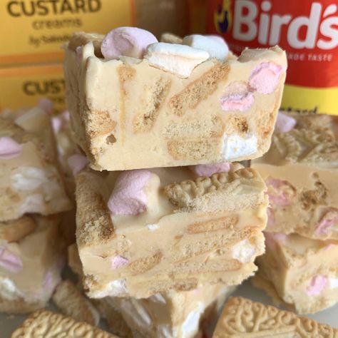 Custard Creams, Rocky Road Recipe, Custard Cream, Tray Bake Recipes, Cream Biscuits, Kids Cooking Recipes, Custard Powder, Tray Bake, Easy Baking Recipes Desserts