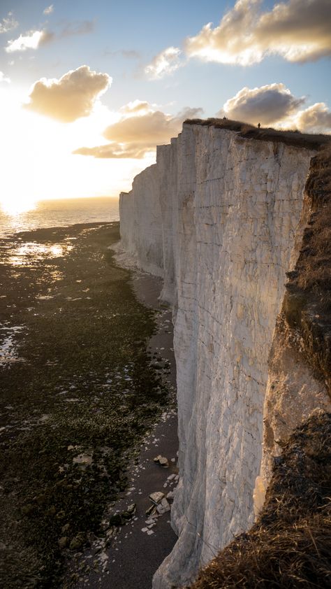 White Cliffs Of Dover Aesthetic, Rocky Cliff, Cliffs Of Dover, Beachy Head, The Seven Sisters, White Cliffs Of Dover, White Cliffs, Seven Sisters, Ocean Wallpaper