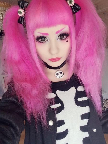 Gothic Bangs, Gothic Eyebrows, Goth Kawaii Fashion, Alternative Hairstyles, Pastel Goth Makeup, Pastel Goth Aesthetic, Bubble Goth, Goth Hair, Pastel Goth Fashion