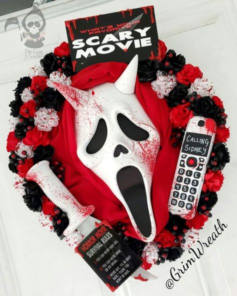 Scream Wreath, The Red Hood, Movie Themed Party, Ghostface Scream, Autumn And Halloween, Horror Artwork, Scream Movie, Halloween Diy Crafts, Movie Themes