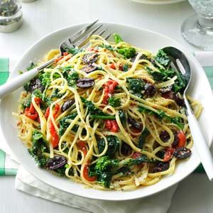 Linguine with Broccoli Rabe & Peppers Millsboro Delaware, Pasta With Broccoli, Summer Pasta Recipes, Recipe Broccoli, Pasta Primavera Recipe, Linguine Recipes, Bell Pepper Recipes, Pasta Meals, Broccoli Rabe