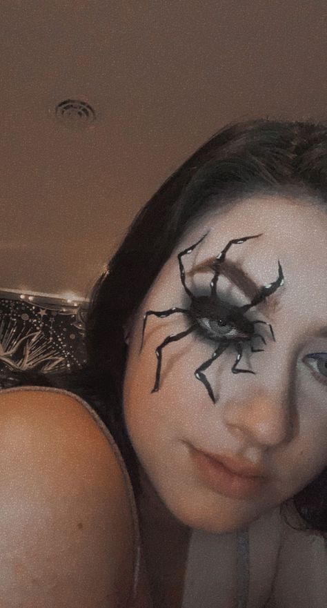 spider eye makeup Halloween Looks Makeup Easy, Eyeliner Spider, Spiderman Makeup Looks, Spider Eye Makeup, Spider Mouth, Eye Makeuo, Spiderman Makeup, Spider Eyes, Spider Makeup