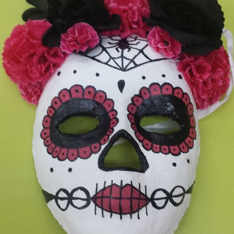 Ganadora del Concurso Infantil Fixo Kids "Máscaras de Halloween" en la categoría secundaria. 🎃  #Halloween #Máscaras #Concursos #FixoKids Mascara Halloween, Mascaras Halloween, Dia De Muertos, Halloween Wreath, Halloween Face, Face Makeup, Halloween Face Makeup, Halloween, Makeup