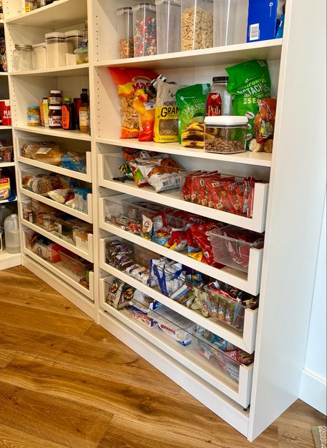 Pantry storage & organization. Food storage & snack organization. We’re always running late, so anything that helps us find what we need more quickly is a win for us! Pantry Storage Organization, Snacks Pantry, Snack Organization, Cereal Storage, Snack Organizer, Pantry Storage, Running Late, Pantry Organization, Food Storage Containers