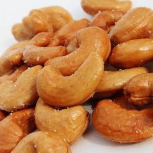 Salted Cashews, Spiced Cashews, Cashew Recipes, Burfi Recipe, Roasted Cashews, Roasted Nuts, Delicacy Food, Raw Cashews, Candied Pecans