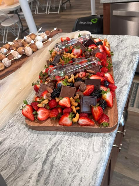 Chocolate Charcuterie Board, Chocolate Charcuterie, Snack Platters, Charcuterie Board Wedding, Charcuterie Party, Party Food Dessert, Snack Platter, Party Food Buffet, Charcuterie Inspiration