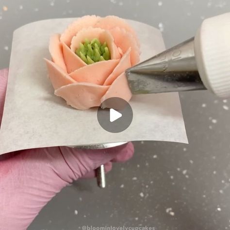 Butter Cream Cake, Butter Cream Flowers, Flower Sheet Cake Ideas, Buttercream Flower, How To Make Buttercream Flowers, Stiff Buttercream Frosting For Flowers, Peony Buttercream Flowers, Buttercream Drop Flowers, Buttercream Ranunculus Tutorial