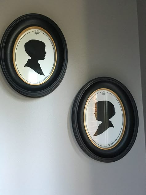 Disneyland Silhouette Portrait, Disney Silhouette Painting, Georgian Dollhouse, Disney Portrait, Disney House Ideas, Disney Silhouette Art, Redhead Baby, Disney House, Disney Silhouette