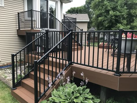 New Trex deck in color Saddle with Westbury black aluminum railing Trex Deck Railing, Trex Deck Colors, Black Railing, Metal Deck Railing, Trex Decking, Aluminum Railing Deck, Deck Remodel, Patio Railing, Deck Railing Design