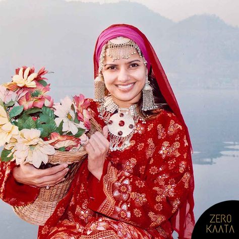 Jammu and Kashmir has an extravagant rich culture, embraced elegantly with the beautiful traditional dresses and breathtakingly beautiful jewellery.  Here's everything you need to know about the traditional jewellery of Jammu and Kashmir.  #greatindianjewellerytour #indianjewellery #jammuandkashmirjewellery #traditionaljewellery Kawaii Clothes Goth, Jammu Kashmir, Latina Outfit, India Clothes, Fall Fashion Skirts, Rent Dresses, Dress Name, Ethnic Looks, Jammu And Kashmir