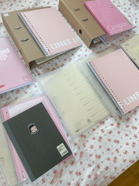 Notes Inspo, Pink Academia, Pretty School Supplies, Academia School, School Goals, Cute Stationary School Supplies, Cute School Stationary, Bloxburg Ideas, Study Stationery