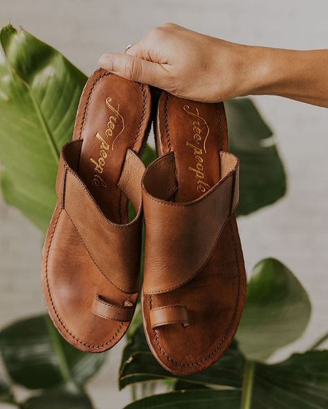 Slide on + go. Free People Sant Antoni Slid Simple Leather, Saddle Brown, Fit Check, Vintage Aesthetic, Stacked Heel, Slip On Sandal, Leather Sandals, Baby Shoes