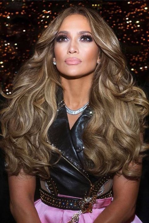 Jen's voluminous Hollywood waves stole the show at the Super Bowl 2020, Jennifer Lopez Hair Color, Jlo Makeup, Jennifer Lopez Makeup, Jlo Hair, Jennifer Lopez Hair, Weave Ponytail Hairstyles, Trending Haircuts, Lace Hair, Big Hair