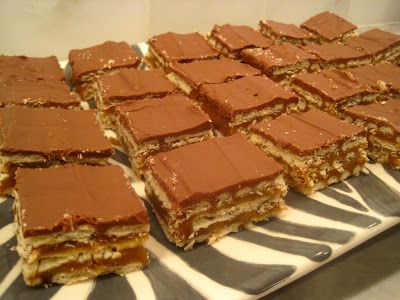 Crunchers Club Cracker Bars - I pinned and made "one of the most popular pins on Pinterest." Results = YUMMY!!!!! Most Pinned Recipes On Pinterest, Club Cracker, Most Pinned Recipes, Most Pinned, Club Crackers, Dessert Recipies, Sweet Bar, Bar Recipes, Led Stripes