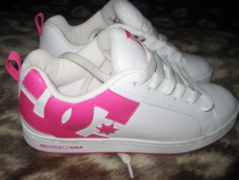 Dc Shoes Y2k, Mcbling Sneakers, Dc Shoes Aesthetic, 2000s Shoes, Dc Shoes Women, Pretty Shoes Sneakers, Shoes Outfit Fashion, Funky Shoes, Hype Shoes