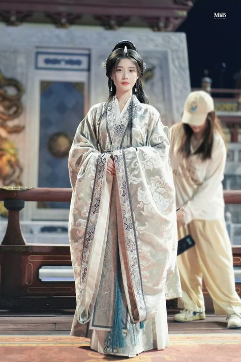 Song Dynasty Clothing, Historical Chinese Clothing, Chinese Clothing Traditional, The King's Woman, Chinese Fancy Dress, Traditional Chinese Hanfu, Traditional Asian Dress, China Clothes, Hanfu Dress