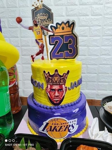 Lebron James Birthday Cake, Lebron James Birthday Party Ideas, Lebron James Cake, Stephen Curry Cake, Lakers Birthday Cake, Birthday Basketball Cake, Lebron James Birthday, Lakers Party, Cakes For Teenagers