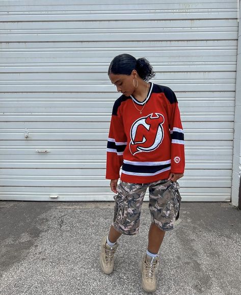 Canadian Mens Fashion, Hockey Jersey Outfit Mens Streetwear, Hockey Jersey Streetwear, Football Jersey Streetwear, Mens Jersey Outfit, Hockey Jersey Outfits, Long Sleeve Jersey Outfit, Jersey Streetwear Outfit, Hockey Jersey Outfit Mens