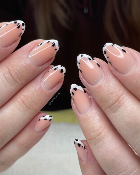 Cruella Nails 101 Dalmatians, Dalmatian Print Nails, Dalmatian Nails, Dalmatian Spots, Tips Nails, Dalmatian Print, What Do You See, Hair Skin, Cow Print