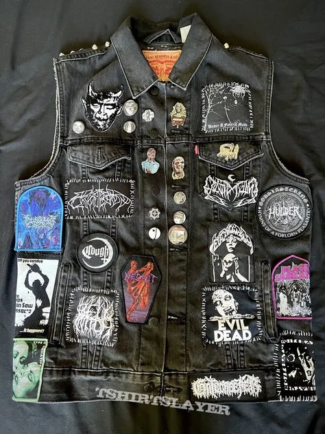 Doom Battle vest Battle Vest Punk, Battle Vest Ideas, Metal Battle Vest, Battle Jacket Ideas, Guitarist Style, Hardcore Aesthetic, Punk Vest, Battle Jackets, Battle Vest