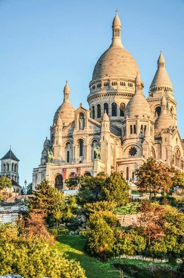 Montmartre Paris, Paris Photo, Paris City, Old Building, Paris Travel, France Travel, Places Around The World, Chic Wedding, Metropolis